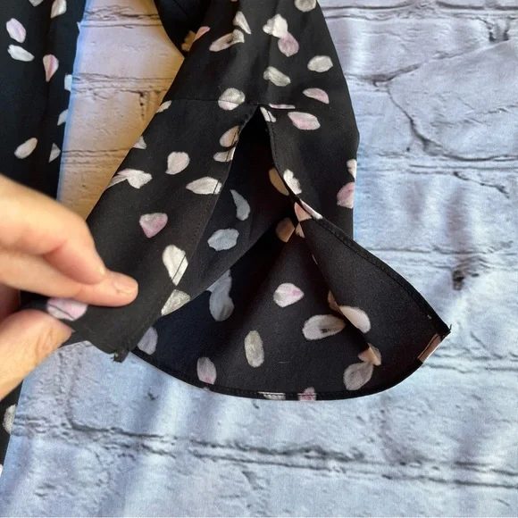 Ellen Tracy Black Print Flowy Blouse Medium - Picture 8 of 11